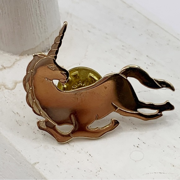 Avon vintage unicorn pin gold tone simplistic - Picture 2 of 7